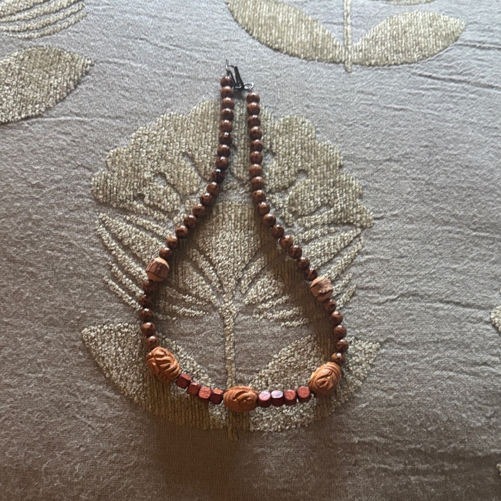 Elegant Brown Beaded Necklace Set - Picture 3 of 6
